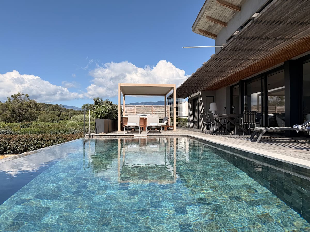 Villa avec piscine face à la mer, Corse-du-Sud