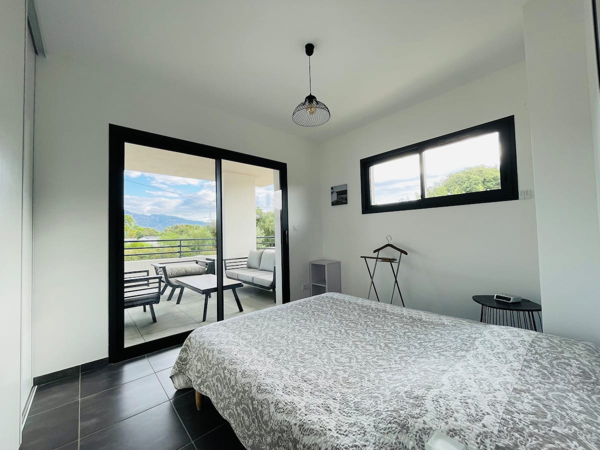 Appartement moderne avec piscine 5