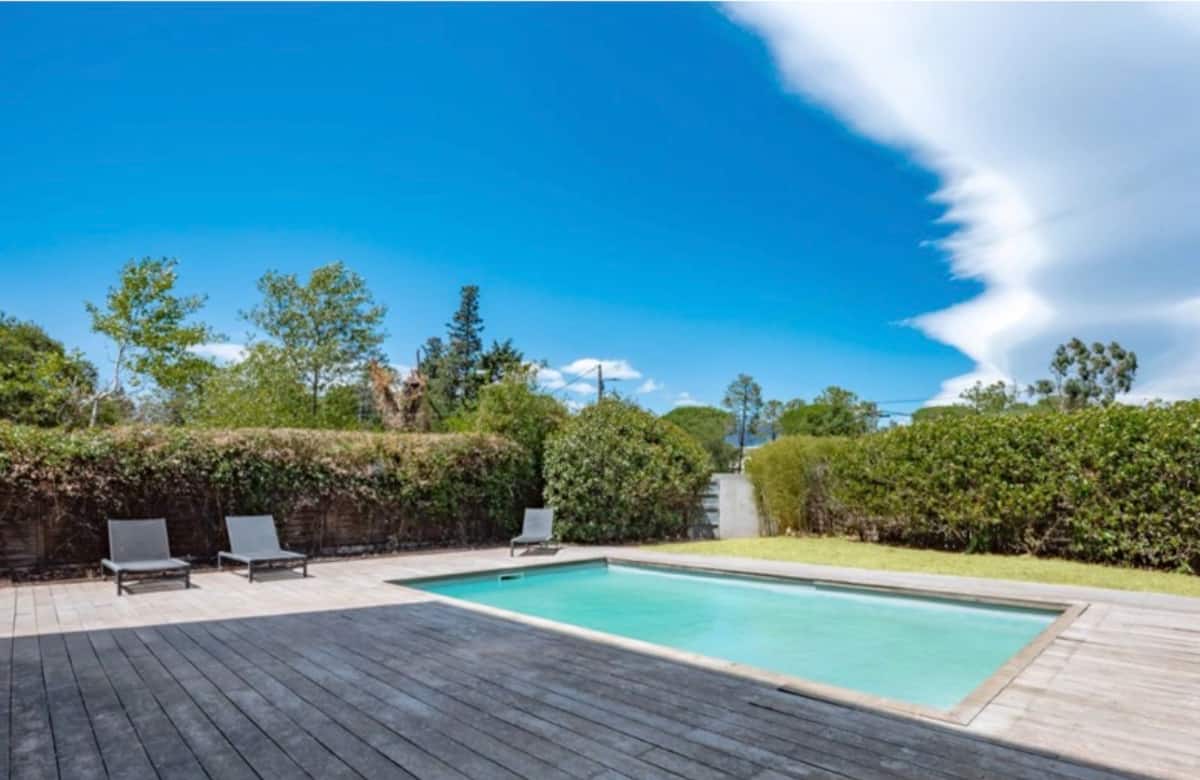 Photo du logement : Appartement de standing avec piscine & jardin